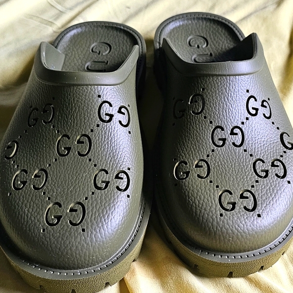 Gucci Men's Slip on sandals - Picture 7 of 10